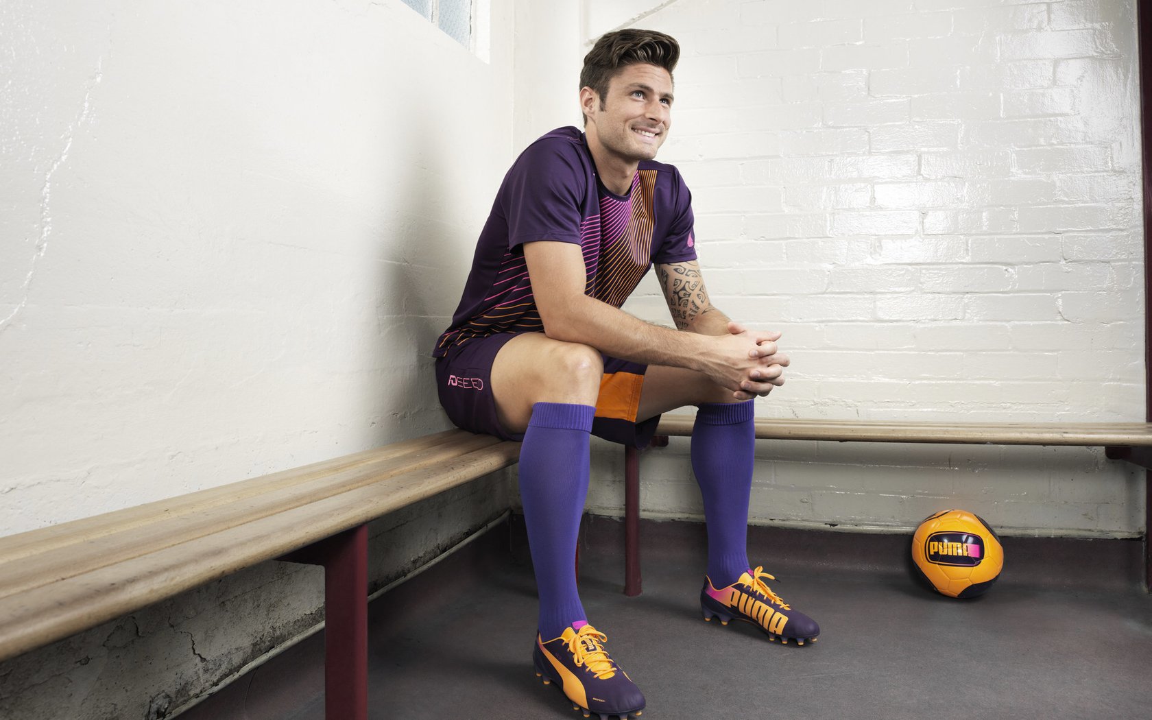 球员在赛季中表现稳定并获得球迷票选认可，球员时期