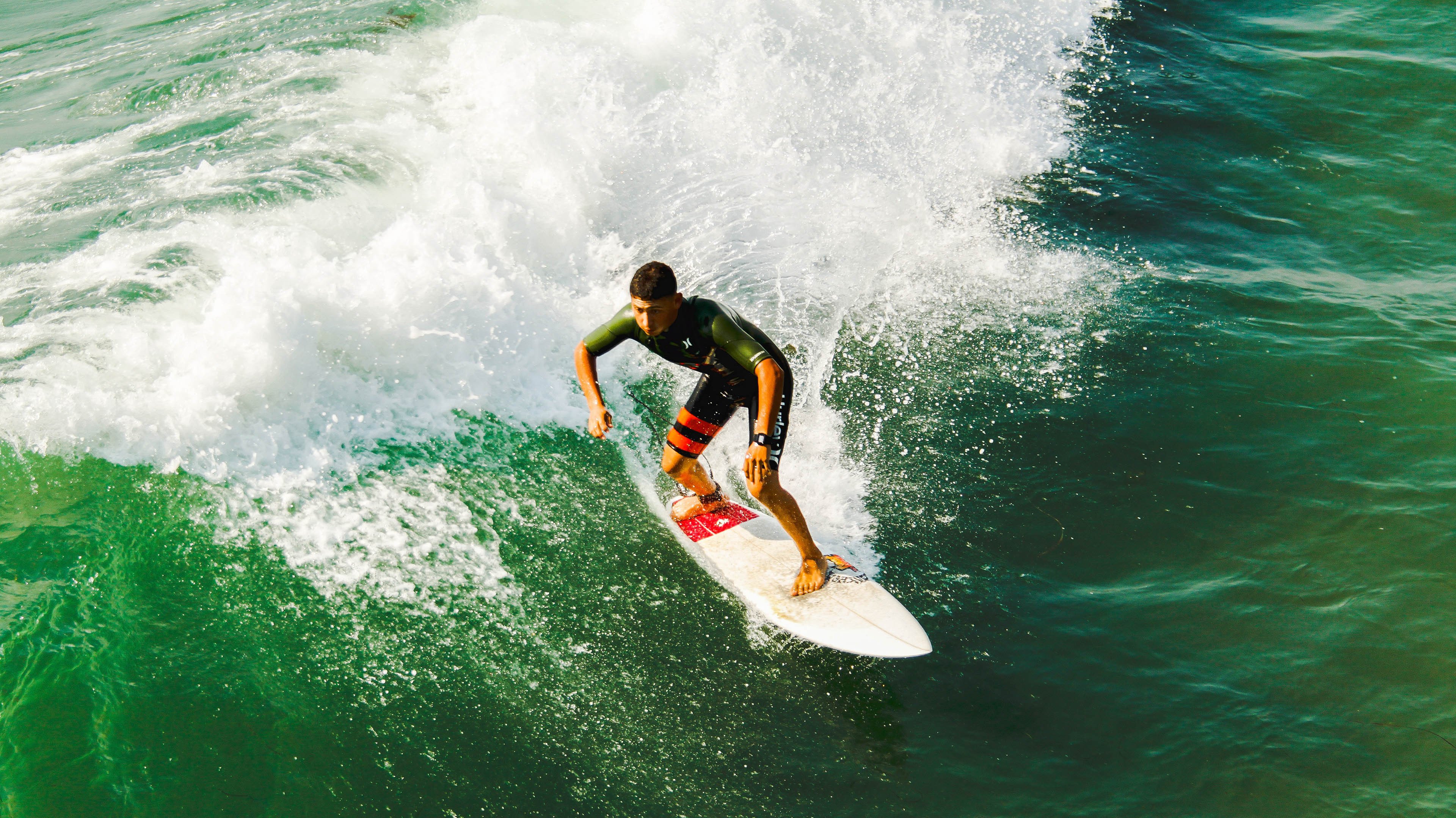 球员在赛季中表现稳定并获得球迷票选认可，球员时期