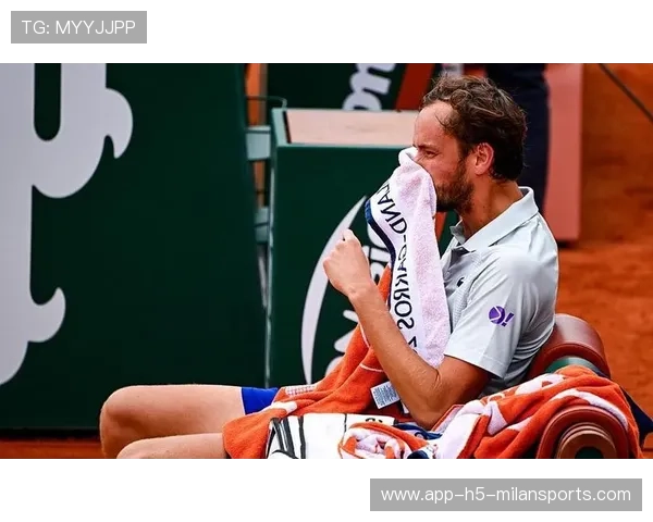 德约直落两盘轻松晋级